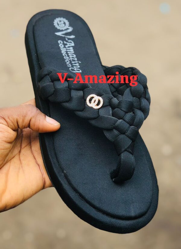 ladies slippers black